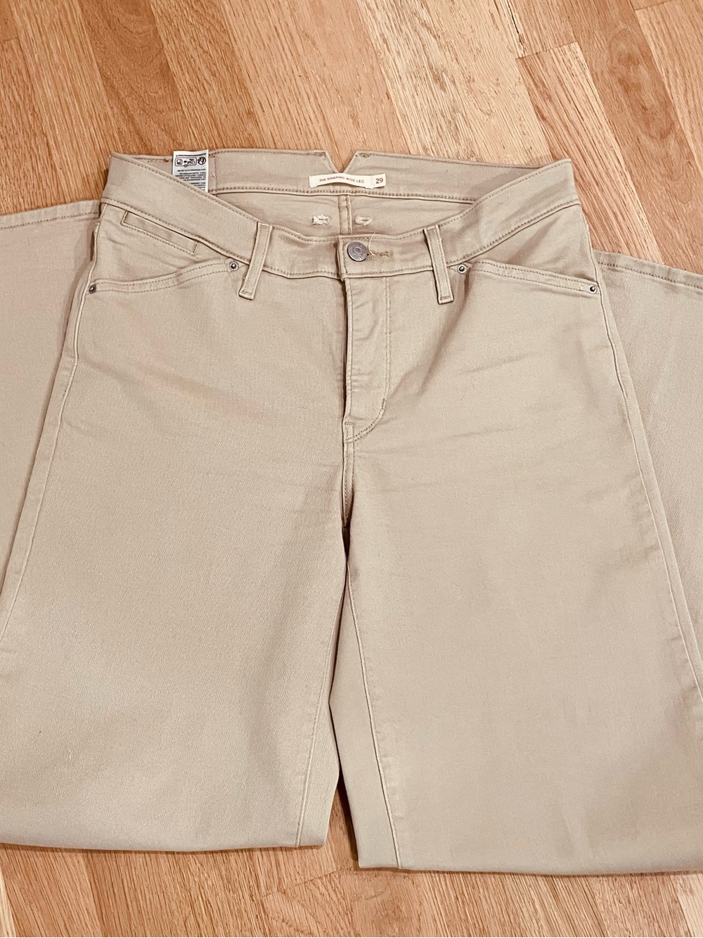 Levi’s Women’s 318 Shaping Wide Leg Pants Beige Khaki Straight-Leg Jeans 29X32